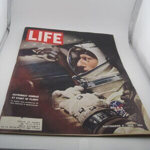 Vintage LIFE Magazine September 3 1965 - Astronaut Conrad At the Start of Flight